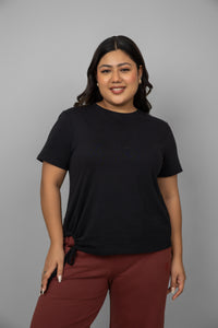 Cotton side ruched black t-shirt for trendy casual wear.