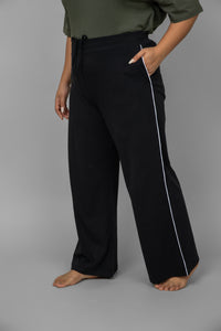 Black contrast piping pants for casual and comfortable styling.