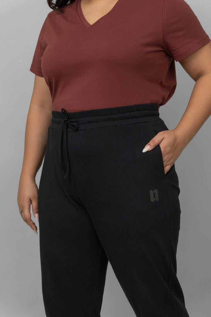 Black lounge joggers with adjustable waist, ideal for comfort and style.