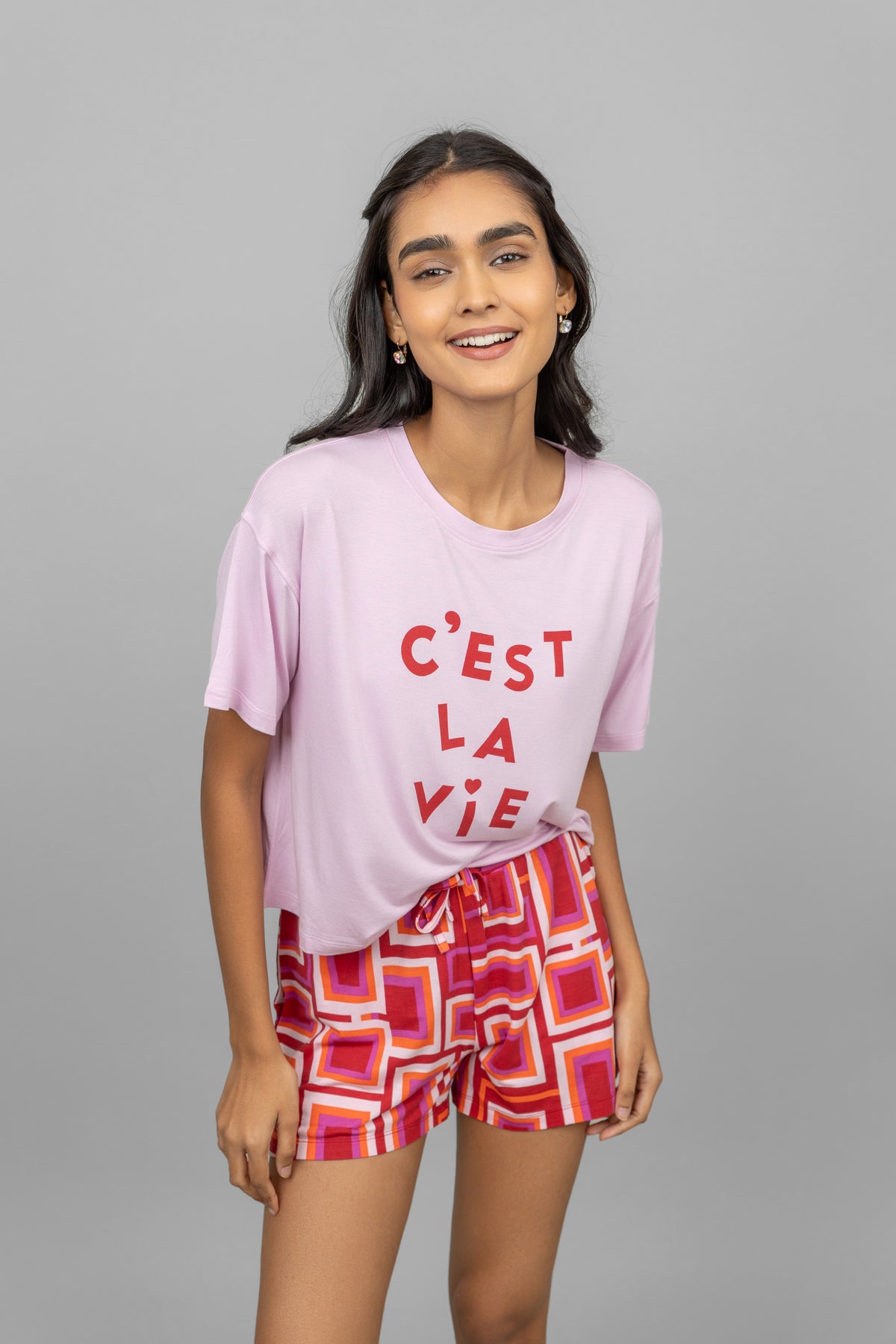 Woman wearing colorful Red Zen Shorts with a stylish pink T-shirt.