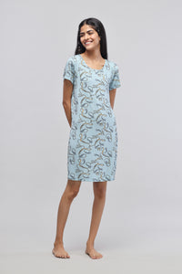 Rope printed short dress in light blue, casual summer fashion.