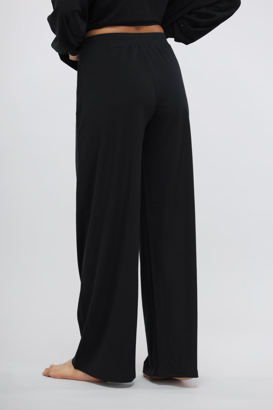 Black Luxflow Travel Pant with relaxed fit, perfect for comfort and style.