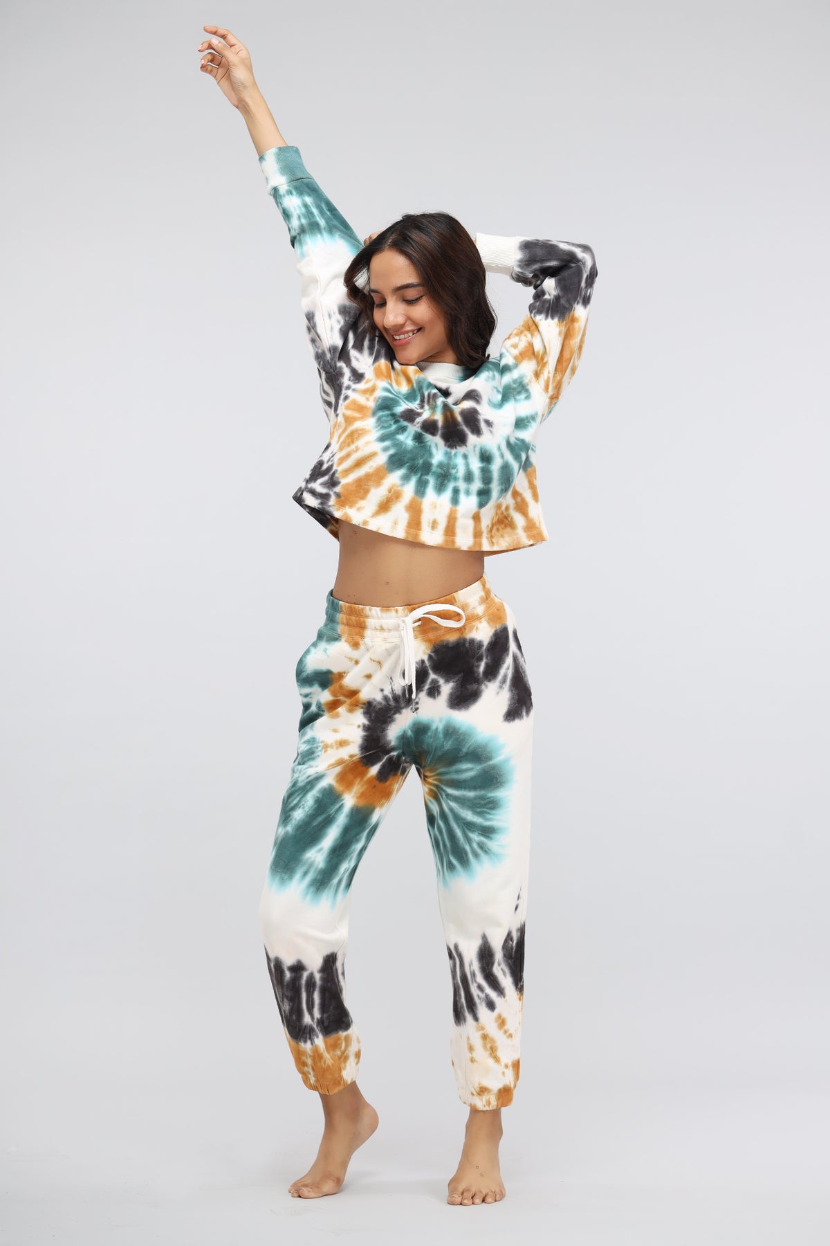 Tie-dye travel sweatshirt and pants for stylish comfort.