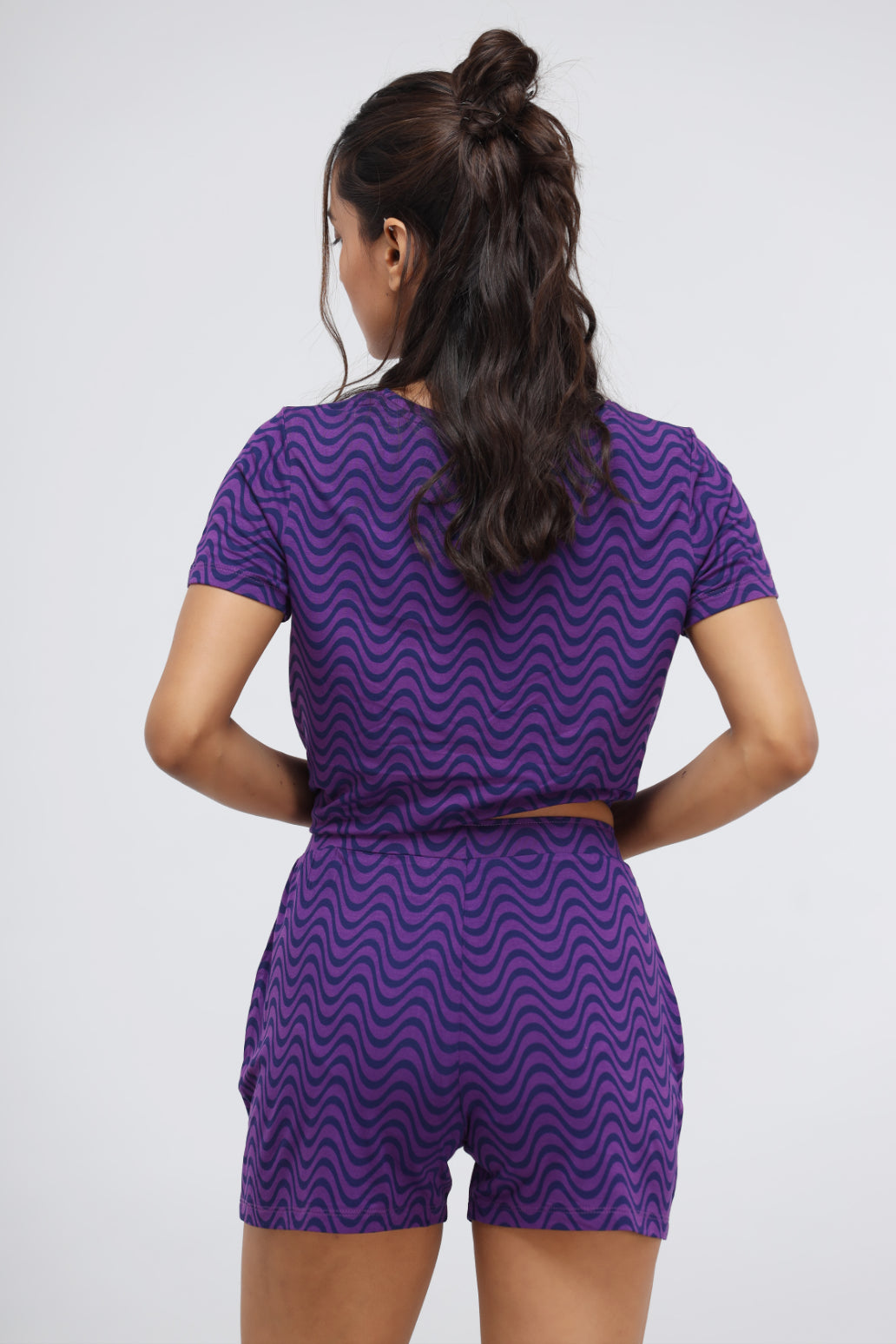 Purple wavy short set for stylish summer outfits.