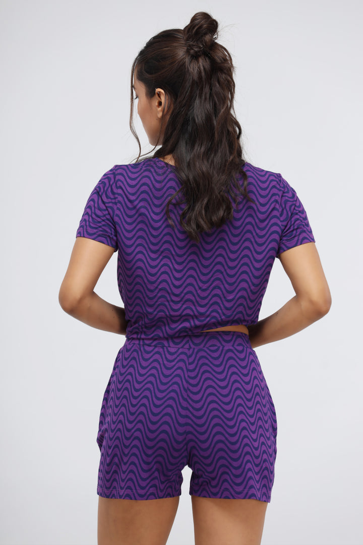 Purple wavy short set for stylish summer outfits.